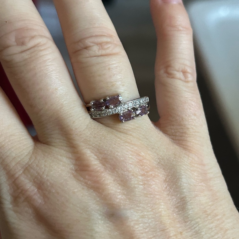 4/$100 Amethyst Elegant Silver and Purple Women's Ring size 7 1/2 💜
